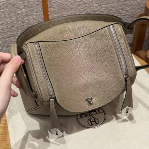 Hermes Lindy 26 CM Bag Handmade In Taurillon Clemence Leather Silver Hardware 8Q Beige Marfa - Image 13
