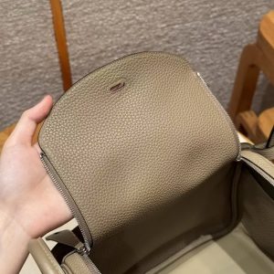 Hermes Lindy 26 CM Bag Handmade In Taurillon Clemence Leather Silver Hardware 8Q Beige Marfa - Image 11