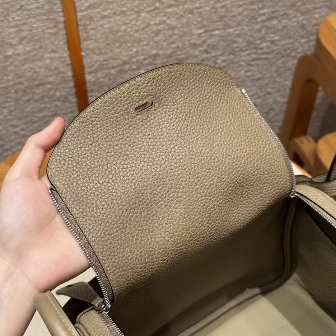 Hermes Lindy 26 CM Bag Handmade In Taurillon Clemence Leather Silver Hardware 8Q Beige Marfa - Image 11