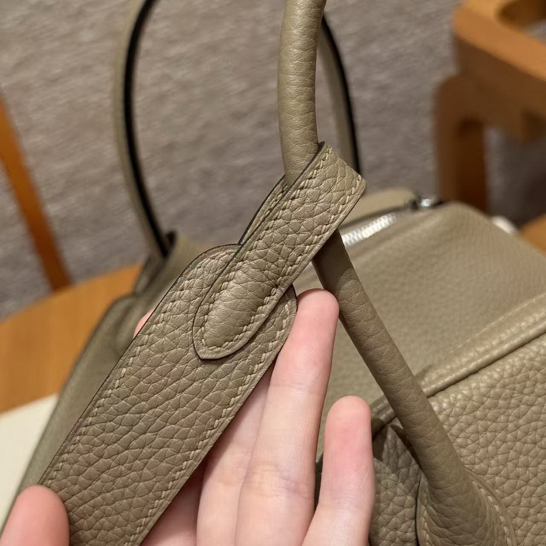 Hermes Lindy 26 CM Bag Handmade In Taurillon Clemence Leather Silver Hardware 8Q Beige Marfa - Image 7