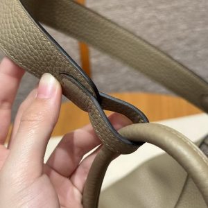 Hermes Lindy 26 CM Bag Handmade In Taurillon Clemence Leather Silver Hardware 8Q Beige Marfa - Image 6