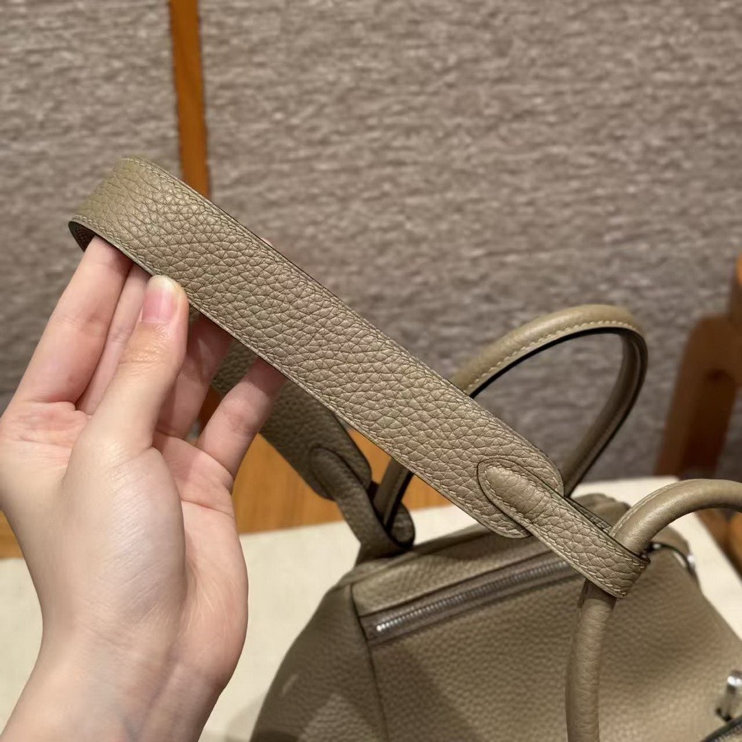 Hermes Lindy 26 CM Bag Handmade In Taurillon Clemence Leather Silver Hardware 8Q Beige Marfa - Image 5