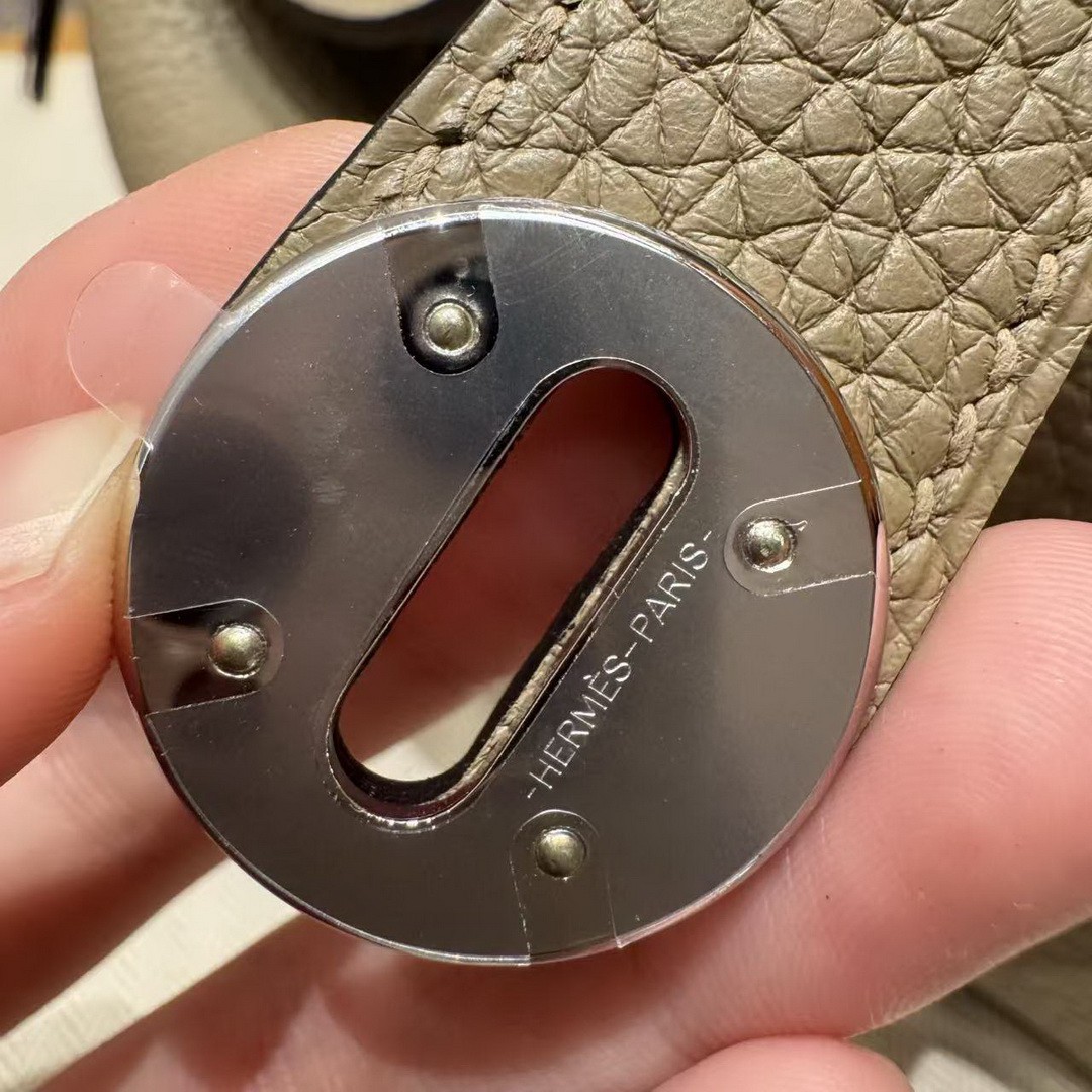 Hermes Lindy 26 CM Bag Handmade In Taurillon Clemence Leather Silver Hardware 8Q Beige Marfa - Image 3