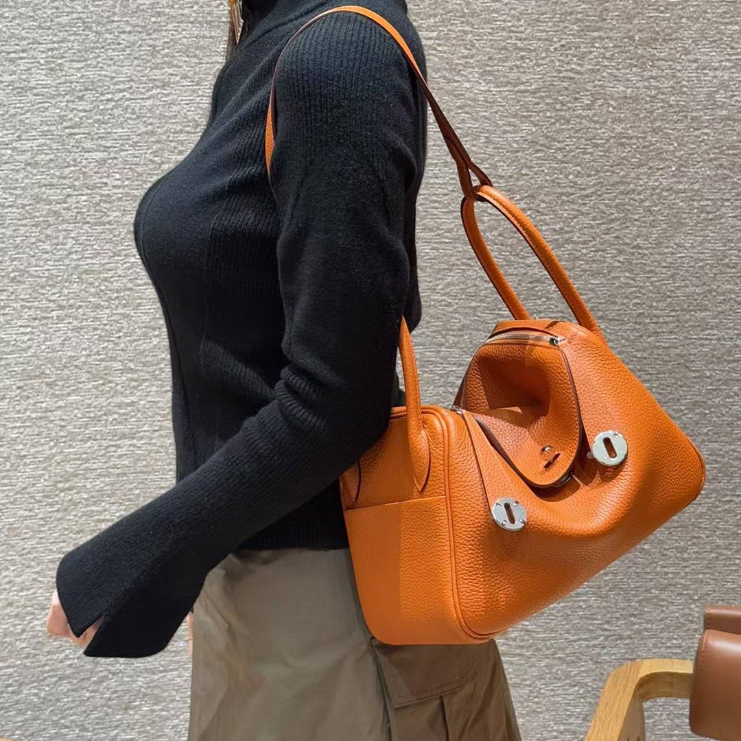 Hermes Lindy 26 CM Bag Handmade In Taurillon Clemence Leather Silver Hardware 9J Feu - Image 4