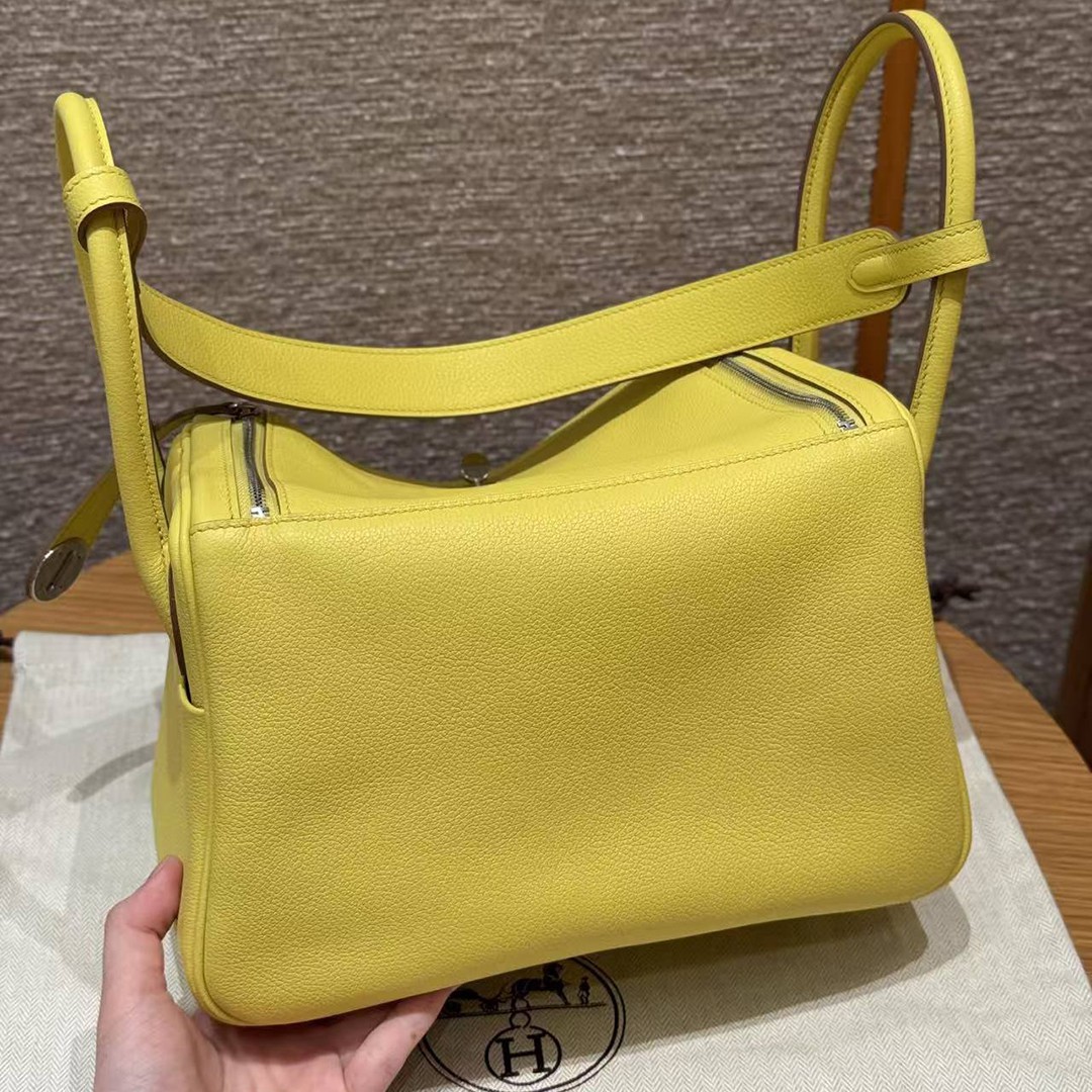 Hermes Lindy 26 CM Bag Handmade In Taurillon Clemence Leather Silver Hardware 9R Lime - Image 2