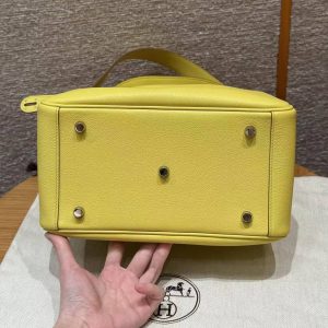 Hermes Lindy 26 CM Bag Handmade In Taurillon Clemence Leather Silver Hardware 9R Lime - Image 16