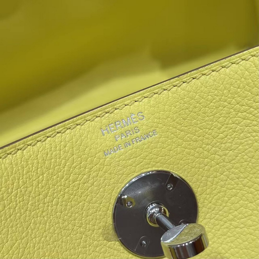 Hermes Lindy 26 CM Bag Handmade In Taurillon Clemence Leather Silver Hardware 9R Lime - Image 14