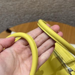 Hermes Lindy 26 CM Bag Handmade In Taurillon Clemence Leather Silver Hardware 9R Lime - Image 11