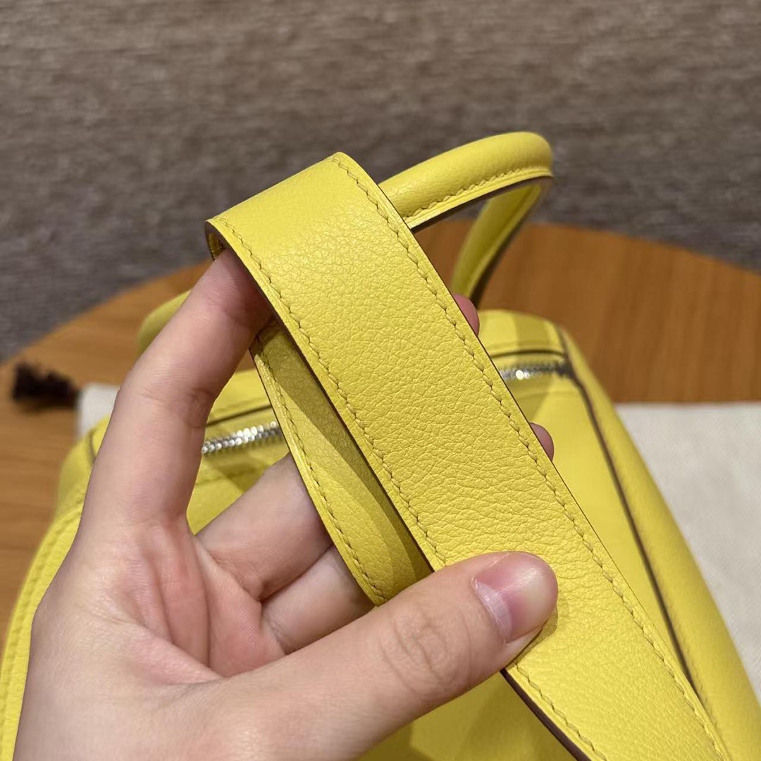 Hermes Lindy 26 CM Bag Handmade In Taurillon Clemence Leather Silver Hardware 9R Lime - Image 10