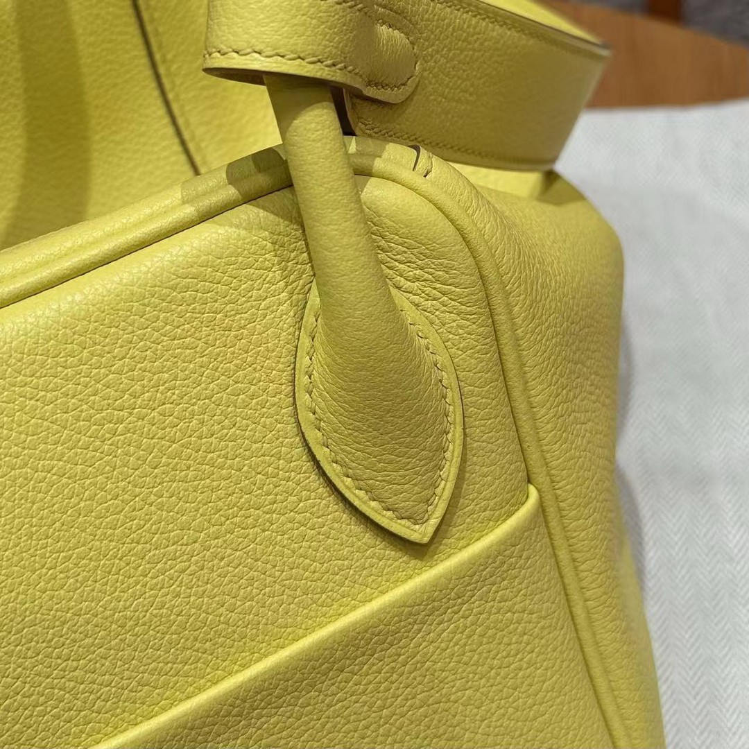 Hermes Lindy 26 CM Bag Handmade In Taurillon Clemence Leather Silver Hardware 9R Lime - Image 9