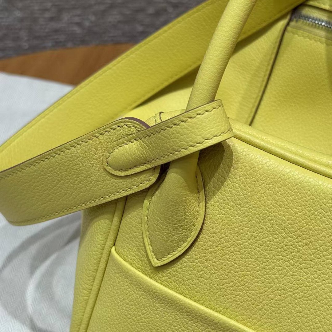 Hermes Lindy 26 CM Bag Handmade In Taurillon Clemence Leather Silver Hardware 9R Lime - Image 7