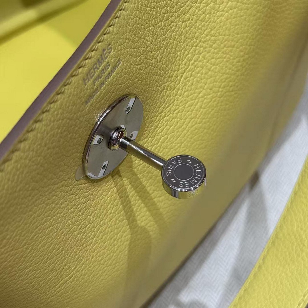 Hermes Lindy 26 CM Bag Handmade In Taurillon Clemence Leather Silver Hardware 9R Lime - Image 5