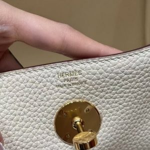 Hermes Lindy 26 CM Bag Handmade In Taurillon Clemence Leather Gold Hardware I2 Nata - Image 14