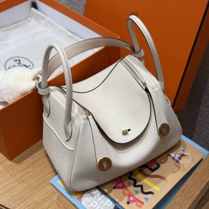 Hermes Lindy 26 CM Bag Handmade In Taurillon Clemence Leather Gold Hardware I2 Nata - Image 13