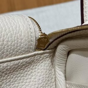 Hermes Lindy 26 CM Bag Handmade In Taurillon Clemence Leather Gold Hardware I2 Nata - Image 6