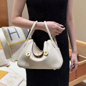 Hermes Lindy 26 CM Bag Handmade In Taurillon Clemence Leather Gold Hardware I2 Nata - Image 4