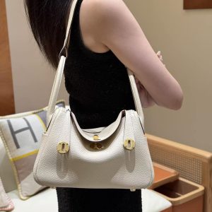 Hermes Lindy 26 CM Bag Handmade In Taurillon Clemence Leather Gold Hardware I2 Nata - Image 3