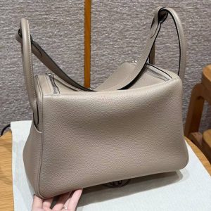 Hermes Lindy 26 CM Bag Handmade In Taurillon Clemence Leather Silver Hardware M8 Gris Asphalte - Image 2