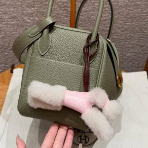 Hermes Lindy 26 CM Bag Handmade In Taurillon Clemence Leather Gold Hardware Q1 Sauge - Image 19