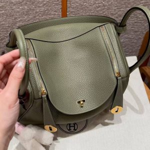 Hermes Lindy 26 CM Bag Handmade In Taurillon Clemence Leather Gold Hardware Q1 Sauge - Image 17