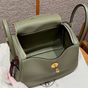 Hermes Lindy 26 CM Bag Handmade In Taurillon Clemence Leather Gold Hardware Q1 Sauge - Image 16