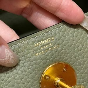 Hermes Lindy 26 CM Bag Handmade In Taurillon Clemence Leather Gold Hardware Q1 Sauge - Image 15