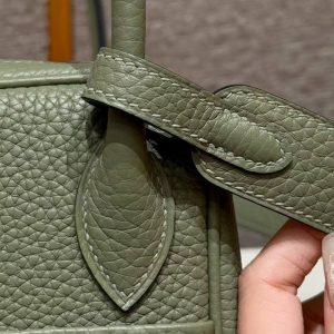 Hermes Lindy 26 CM Bag Handmade In Taurillon Clemence Leather Gold Hardware Q1 Sauge - Image 13