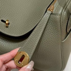 Hermes Lindy 26 CM Bag Handmade In Taurillon Clemence Leather Gold Hardware Q1 Sauge - Image 11