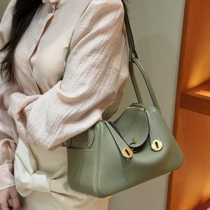 Hermes Lindy 26 CM Bag Handmade In Taurillon Clemence Leather Gold Hardware Q1 Sauge - Image 4