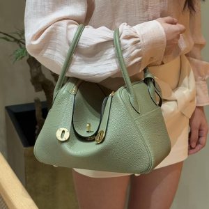 Hermes Lindy 26 CM Bag Handmade In Taurillon Clemence Leather Gold Hardware Q1 Sauge - Image 3