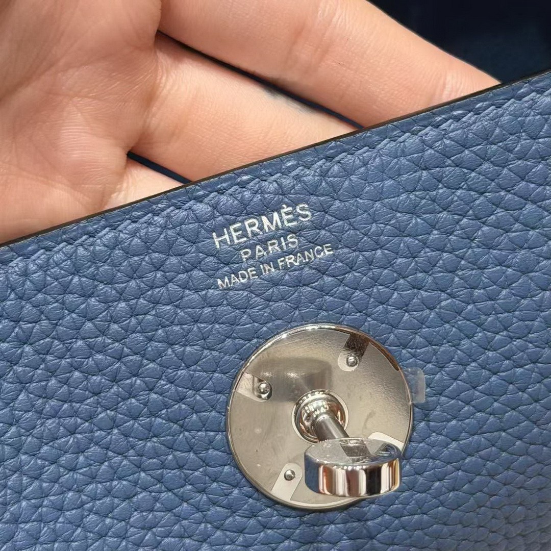 Hermes Lindy 26 CM Bag Handmade In Taurillon Clemence Leather Silver Hardware R2 Blue Agate - Image 14