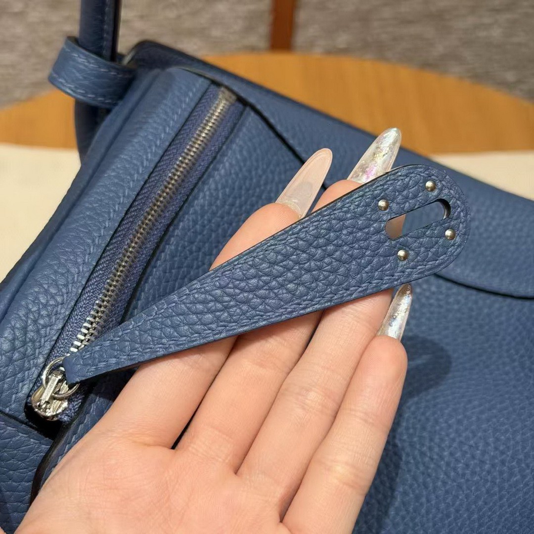 Hermes Lindy 26 CM Bag Handmade In Taurillon Clemence Leather Silver Hardware R2 Blue Agate - Image 9