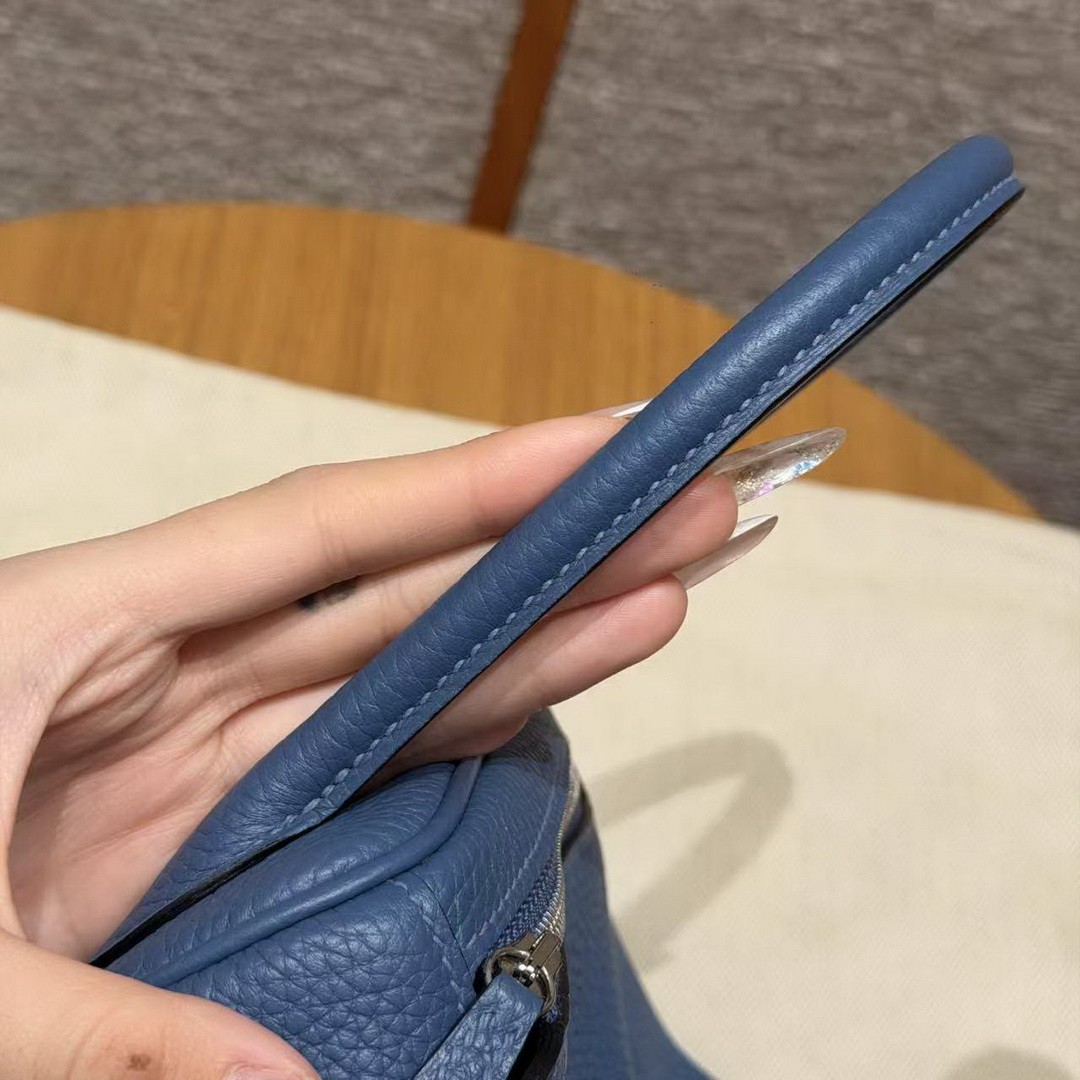 Hermes Lindy 26 CM Bag Handmade In Taurillon Clemence Leather Silver Hardware R2 Blue Agate - Image 8