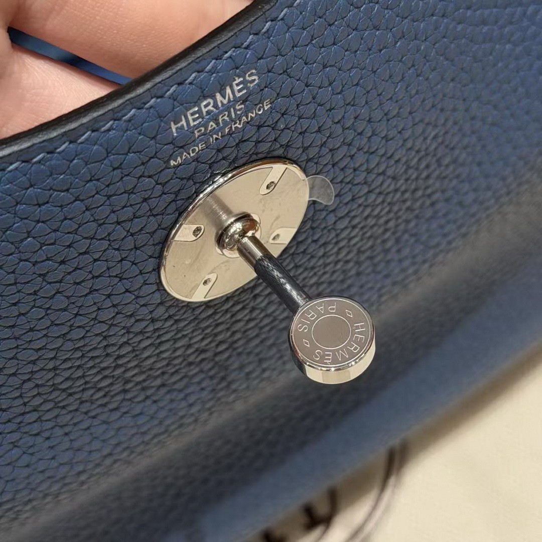 Hermes Lindy 26 CM Bag Handmade In Taurillon Clemence Leather Silver Hardware R2 Blue Agate - Image 4