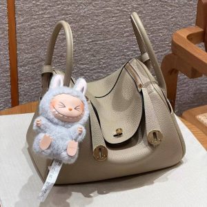 Hermes Lindy 26 CM Bag Handmade In Taurillon Clemence Leather Gold Hardware S2 Trench - Image 3