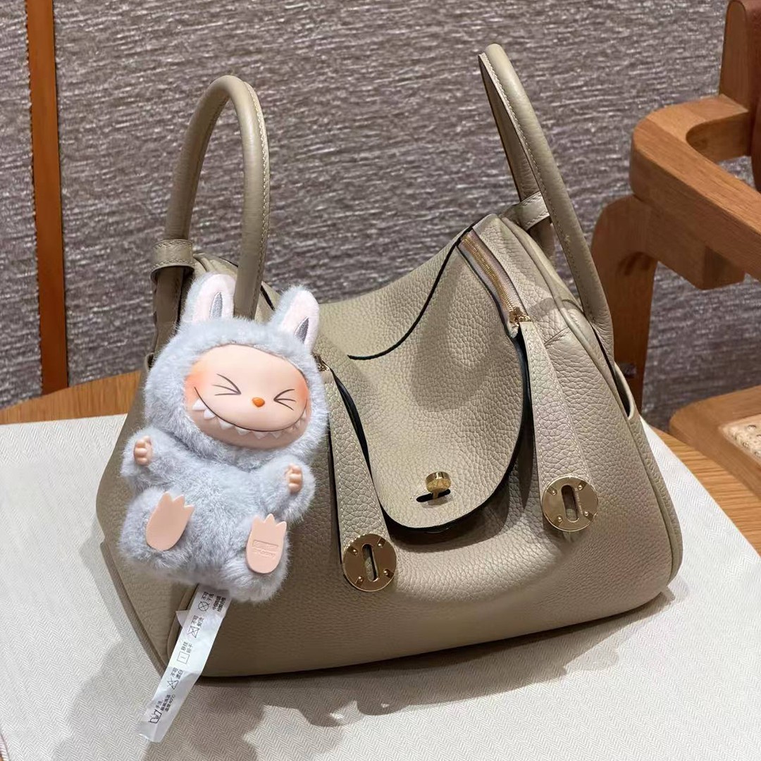 Hermes Lindy 26 CM Bag Handmade In Taurillon Clemence Leather Gold Hardware S2 Trench - Image 3