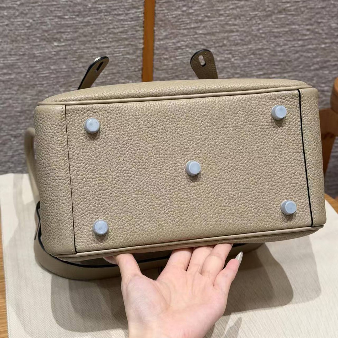 Hermes Lindy 26 CM Bag Handmade In Taurillon Clemence Leather Silver Hardware S2 Trench - Image 16