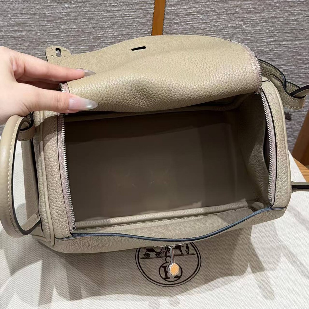 Hermes Lindy 26 CM Bag Handmade In Taurillon Clemence Leather Silver Hardware S2 Trench - Image 15