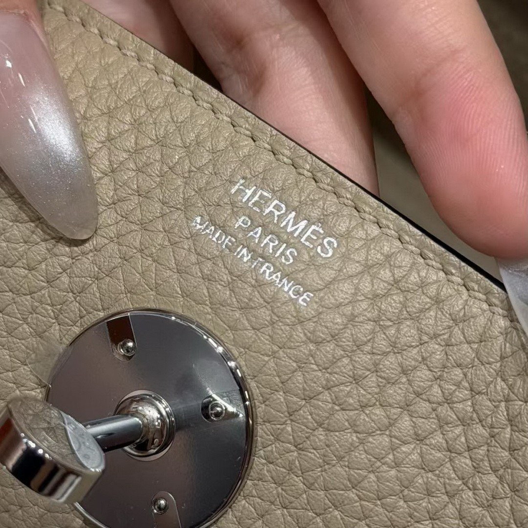 Hermes Lindy 26 CM Bag Handmade In Taurillon Clemence Leather Silver Hardware S2 Trench - Image 14