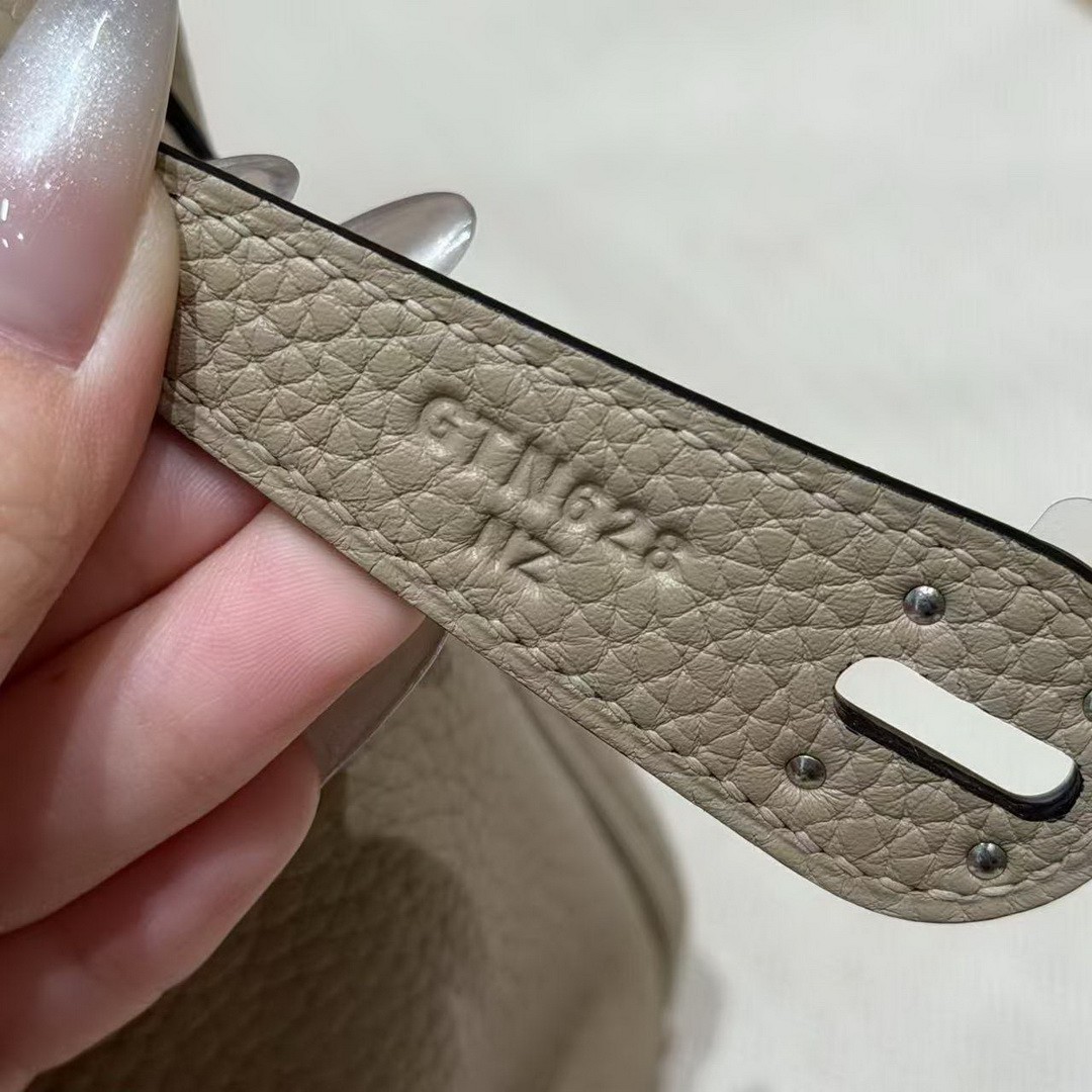 Hermes Lindy 26 CM Bag Handmade In Taurillon Clemence Leather Silver Hardware S2 Trench - Image 13