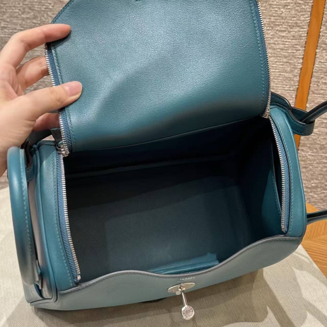 Hermes Lindy 26 CM Bag Handmade In Swift Leather Sliver Hardware W0 Vert Bosphore - Image 14