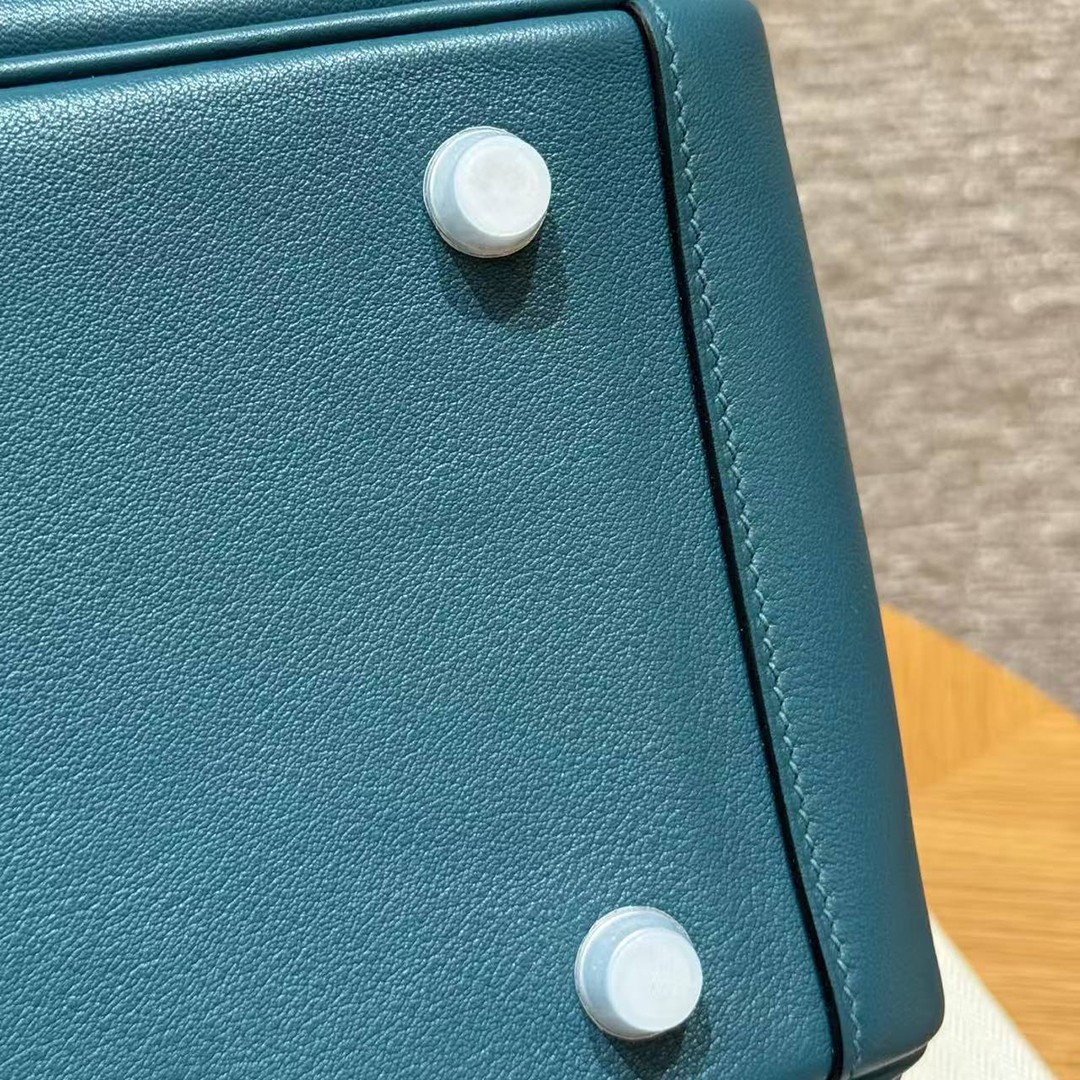 Hermes Lindy 26 CM Bag Handmade In Swift Leather Sliver Hardware W0 Vert Bosphore - Image 11
