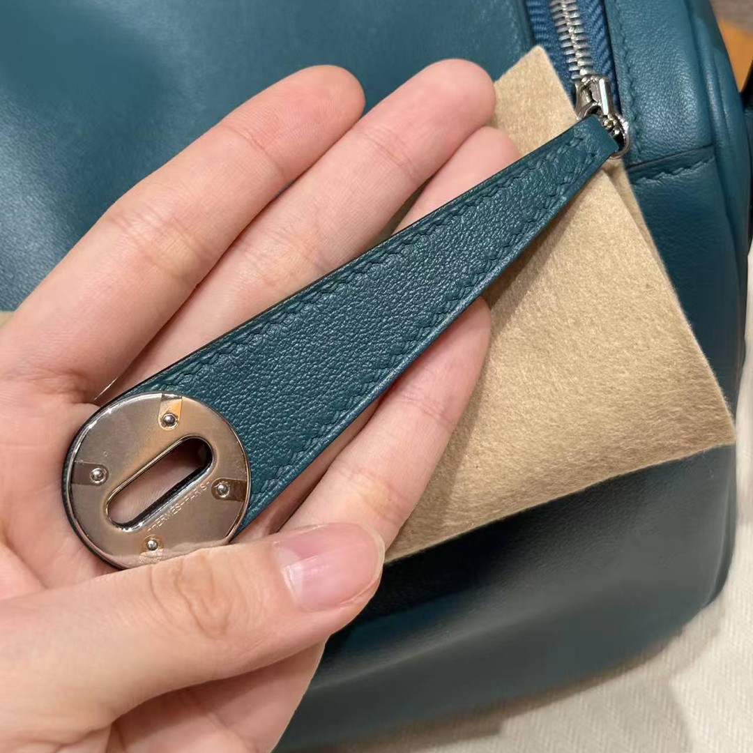 Hermes Lindy 26 CM Bag Handmade In Swift Leather Sliver Hardware W0 Vert Bosphore - Image 6