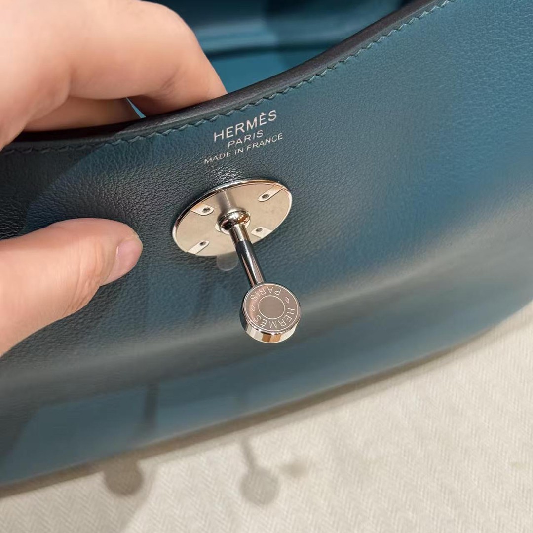 Hermes Lindy 26 CM Bag Handmade In Swift Leather Sliver Hardware W0 Vert Bosphore - Image 4