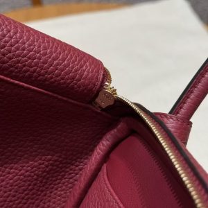 Hermes Lindy 26 CM Bag Handmade In Taurillon Clemence Leather Gold Hardware k1 Rouge Grenat - Image 16