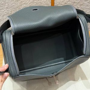 Hermes Lindy 26 CM Bag Handmade In Taurillon Clemence Leather Silver Hardware q0 Vert Mangrove - Image 17