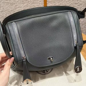 Hermes Lindy 26 CM Bag Handmade In Taurillon Clemence Leather Silver Hardware q0 Vert Mangrove - Image 12