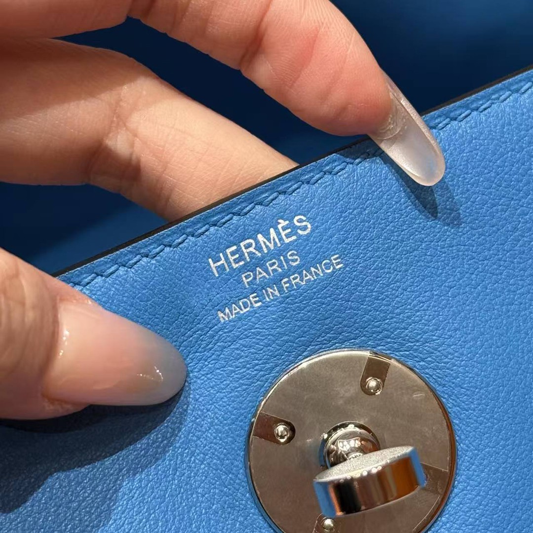 Hermes Lindy 30 CM Bag Handmade In Swift Leather Silver Hardware 0F Blue Frida - Image 10