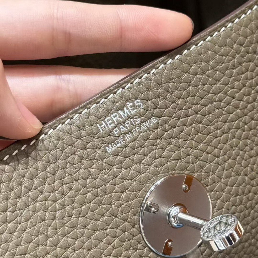 Hermes Lindy 30 CM Bag Handmade In Clemence Calfskin Leather Silver Hardware 18 Etoupe - Image 12