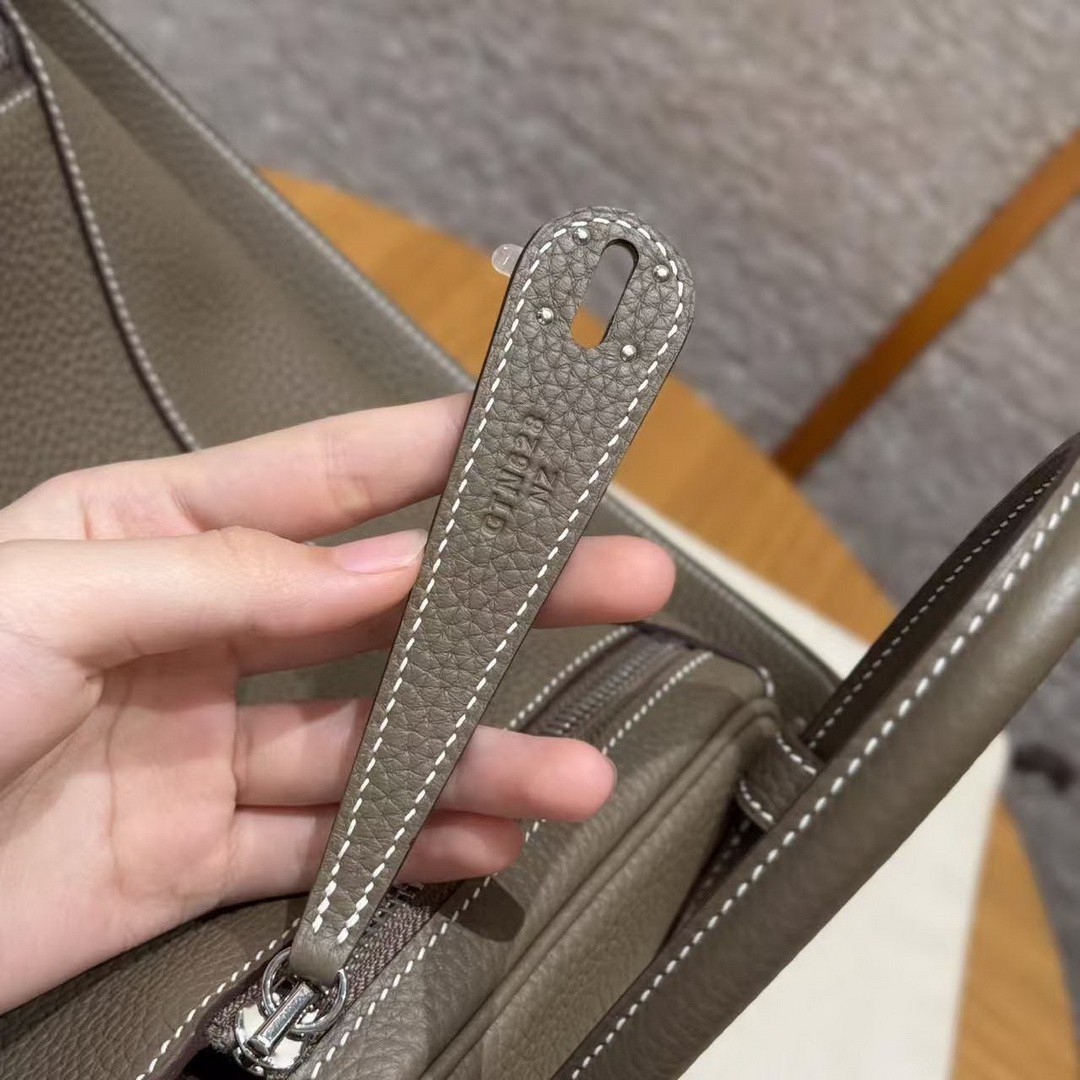 Hermes Lindy 30 CM Bag Handmade In Clemence Calfskin Leather Silver Hardware 18 Etoupe - Image 11